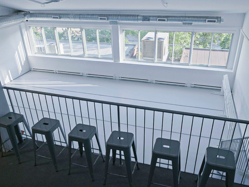 Espace lumineux pour projets créatifs à Montréal